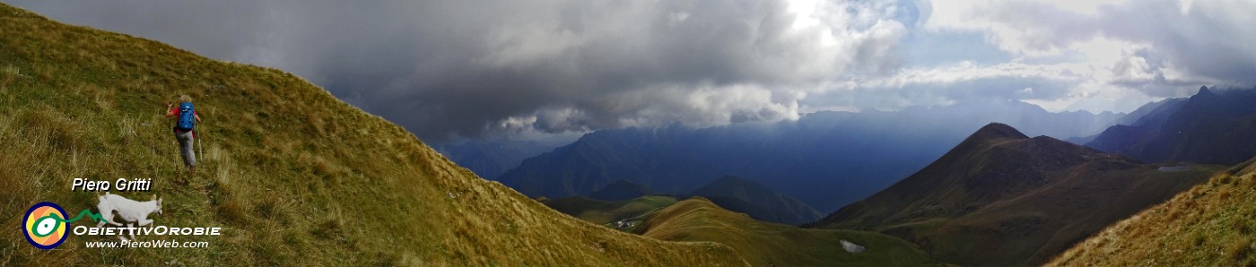 83 Risalendo su traccia al Monte Triomen.jpg